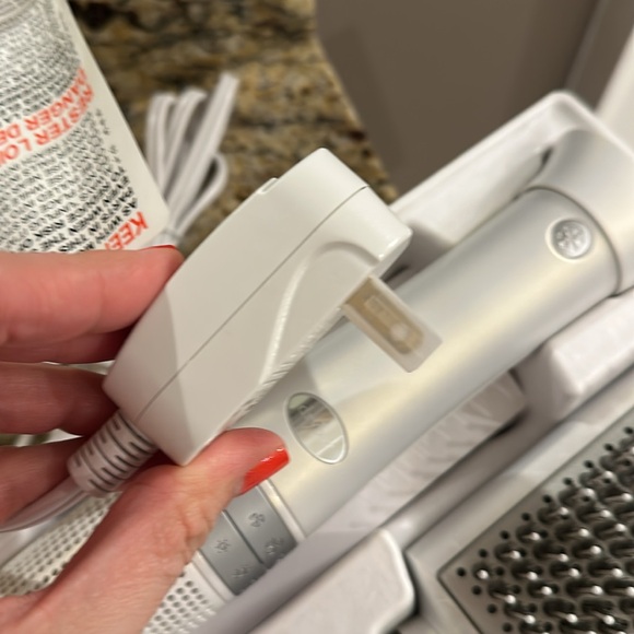 NIB drybar reserve 3-in-1 interchangeable blow-dryer - Picture 9 of 9